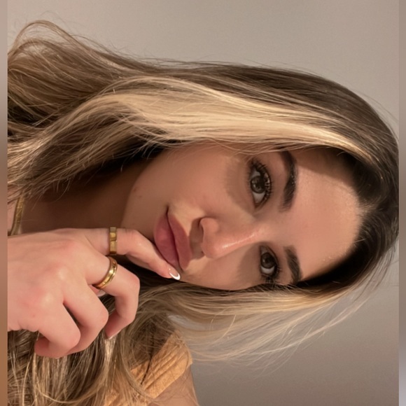 Meet your Posher, Amelia - Picture 1 of 1